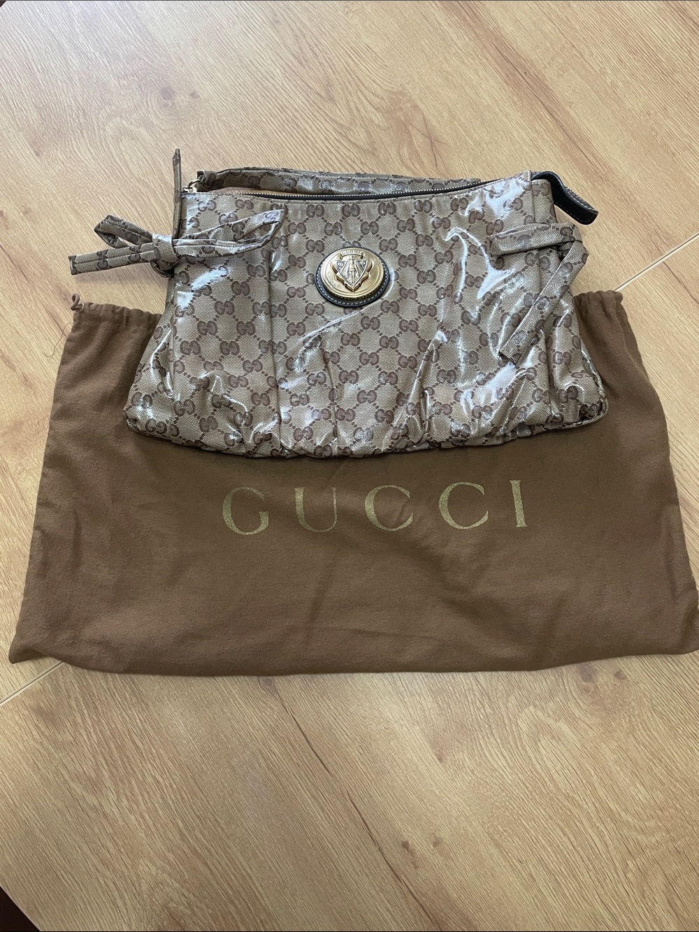 Vintage Gucci oversized clutch/wristlet